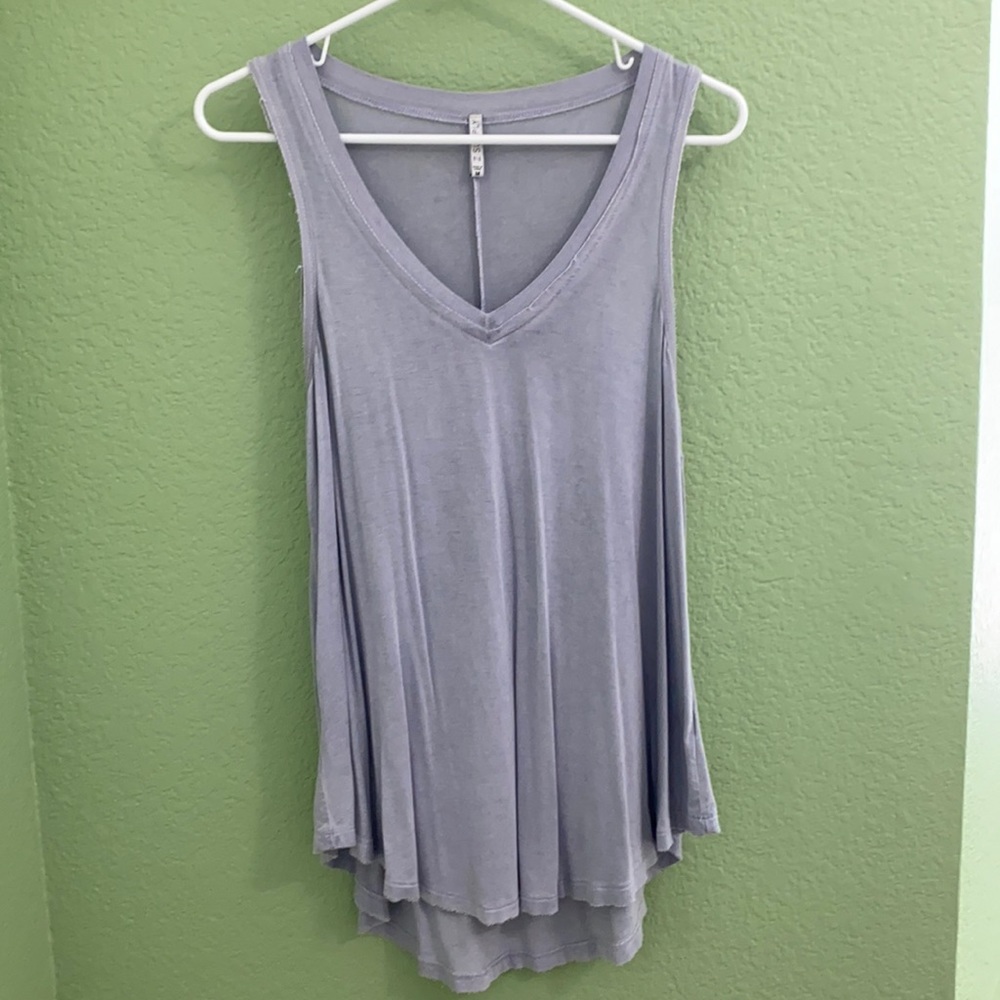 Sleeveless v-neck lavender Size M